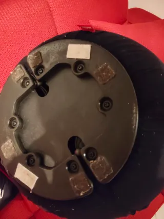 Pouf poggiapiedi Baleri in tessuto nero.