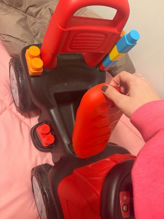 Camión correpasillos infantil rojo y negro