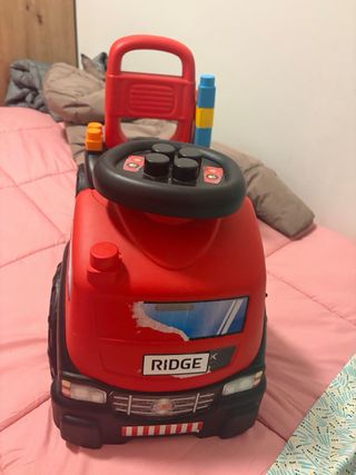 Camión correpasillos infantil rojo y negro