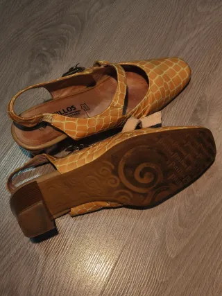 Sandalias Pilllos mujer piel amarillo