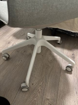 Sedia Ikea Langfjall con braccioli verde acqua