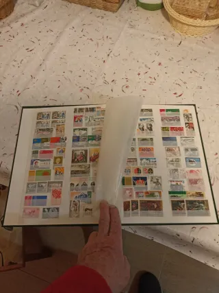 Lote de sellos nuevos y usados