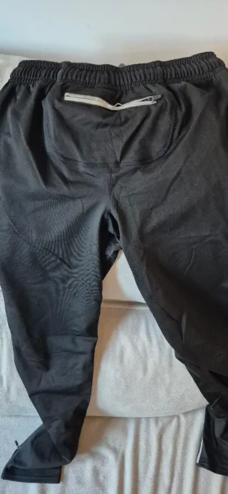 Mallas de deporte negras con bandera de España