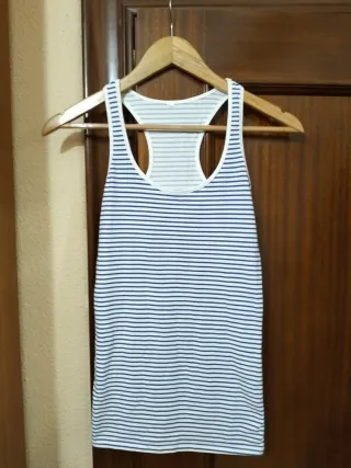 Camiseta tirantes Bershka, talla XS