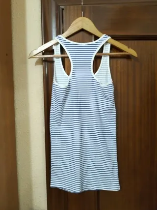 Camiseta tirantes Bershka, talla XS