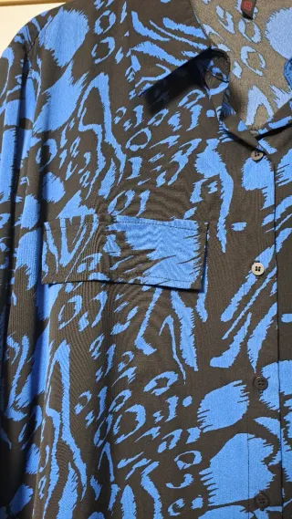 Vestido camisero estampado azul y negro