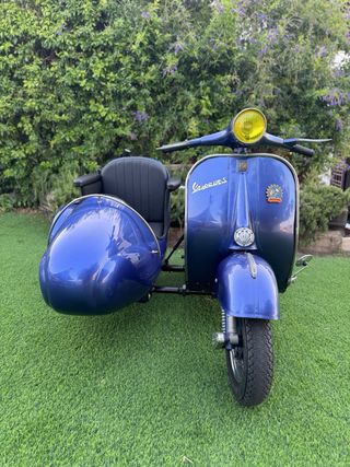 Vespa 150 s con sidecar azul