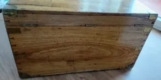 Caja de barco en madera de  Alcanfor.