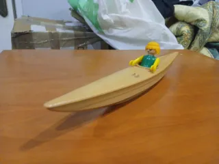 Canoa de playmobil con figura