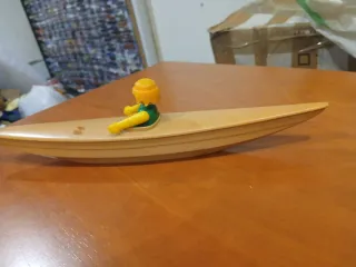 Canoa de playmobil con figura