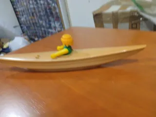 Canoa de playmobil con figura