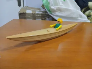 Canoa de playmobil con figura
