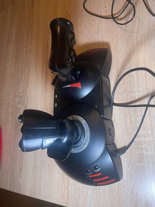 Simulador de vuelo ThrustMaster