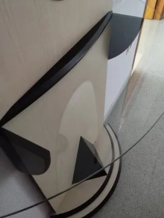 Entradita de madera y cristal beige