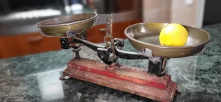 Balanza antigua hierro fundido años 50