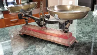 Balanza antigua hierro fundido años 50