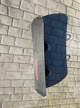 Tavole da snowboard con attacchi