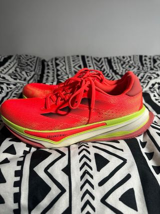 Zapatillas Running Rojas y Amarillas