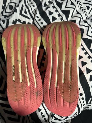 Zapatillas Running Rojas y Amarillas