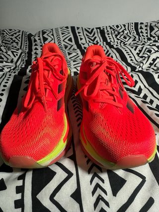 Zapatillas Running Rojas y Amarillas