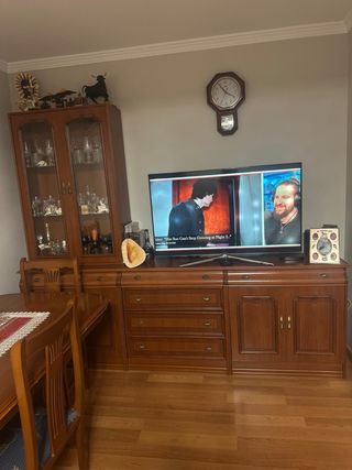 Mueble de salón madera y cristal