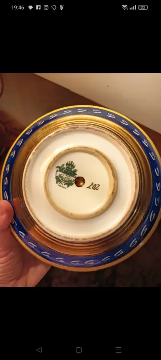 Caixa em porcelana pintada à mão numerada