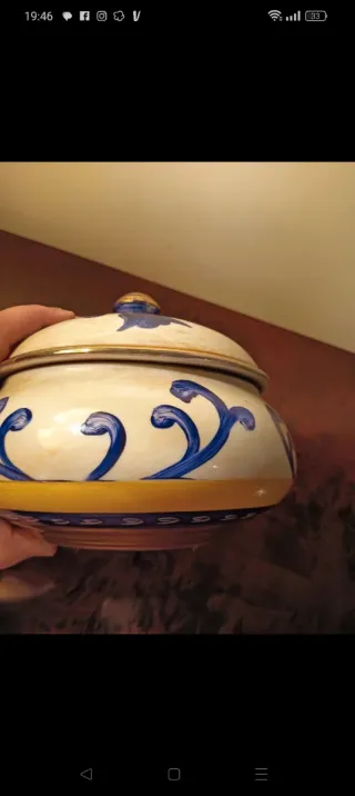 Caixa em porcelana pintada à mão numerada