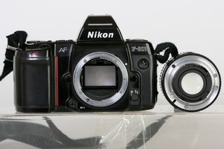 Nikon F801s Negra.