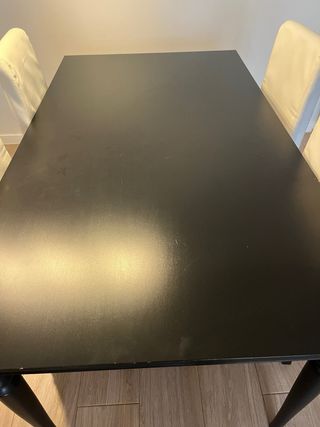 Mesa de comedor negra con 4 sillas