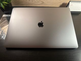 MacBook Pro 15 2018 / i7 / 16GB RAM / 512GB SSD