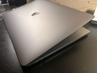 MacBook Pro 15 2018 / i7 / 16GB RAM / 512GB SSD