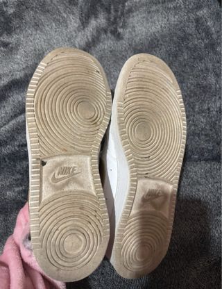 Sapatilhas Nike Branco e Dourado Tam 40