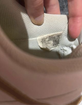 Sapatilhas Nike Branco e Dourado Tam 40