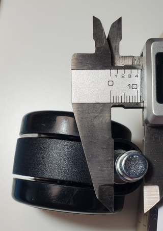 5 rodes per a cadira d'oficina (11mm) molt noves.