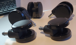 5 rodes per a cadira d'oficina (11mm) molt noves.