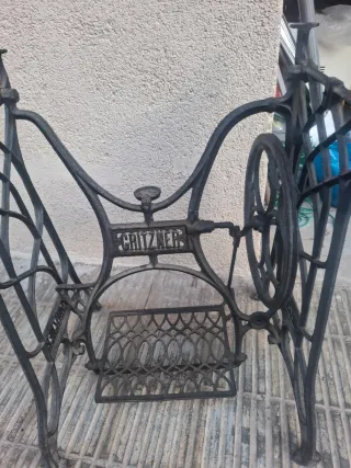 Base máquina de coser antigua