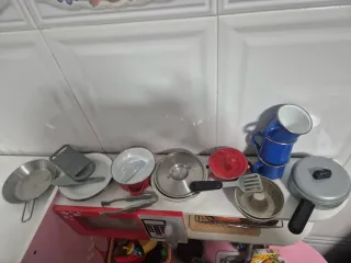 Cocina de juguete rosa de madera