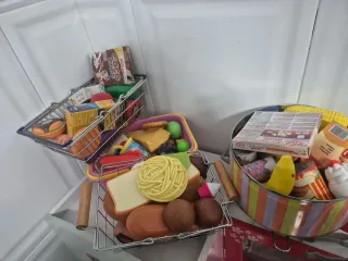 Cocina de juguete rosa de madera