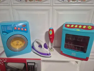 Cocina de juguete rosa de madera