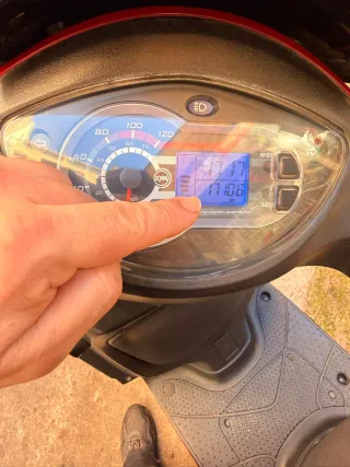 Sym Symphony 125cc Scooter Roja