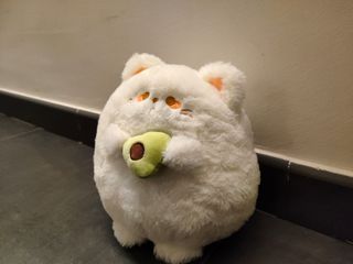Peluche Gato Blanco con Aguacate Miniso