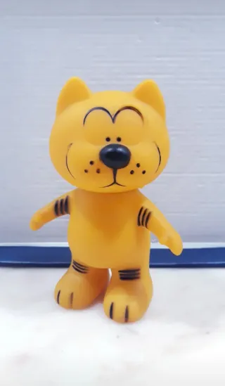 Boneco Garfield Disney borracha