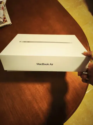 MacBook Air 13" (2019) Retina • 8GB/256GB • Caja