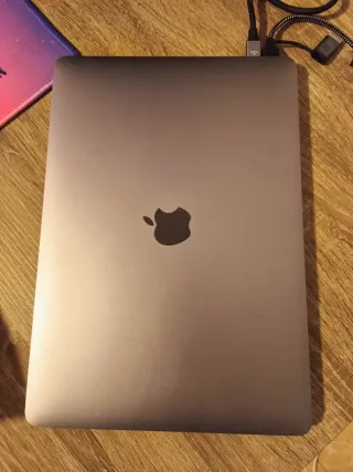 MacBook Air 13" (2019) Retina • 8GB/256GB • Caja