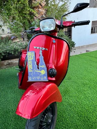 Vespa Primavera Roja