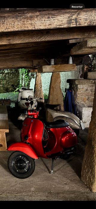 Vespa Primavera Roja