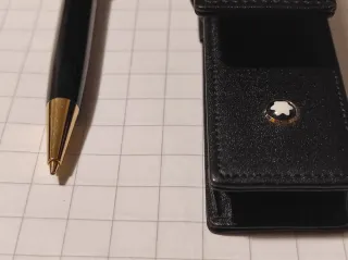 Penna Montblanc nera con dettagli oro