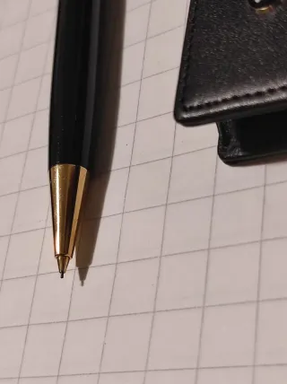 Penna Montblanc nera con dettagli oro
