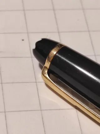 Penna Montblanc nera con dettagli oro