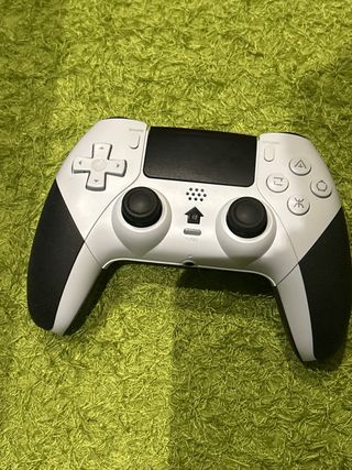 PS4 (PlayStation 4) con controller